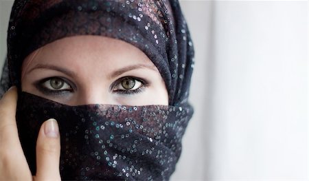 we see Muslim Veiled Woman With A Burqa Foto de stock - Super Valor sin royalties y Suscripción, Código: 400-05674930