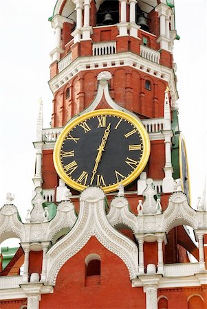 The Kremlin Spasskaya tower on Red Square in Moscow, Russia Stock Photo - Budget Royalty-Free & Subscription, Code: 400-05676353