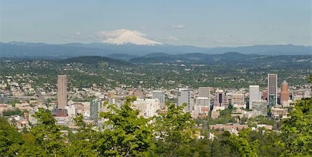 simsearch:400-06170841,k - Portland Oregon Cityscape and Mount Hood Panorama Photographie de stock - Aubaine LD & Abonnement, Code: 400-05676611