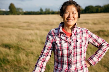 Smiling woman in Richmond Park at dusk Stockbilder - Microstock & Abonnement, Bildnummer: 400-05676627