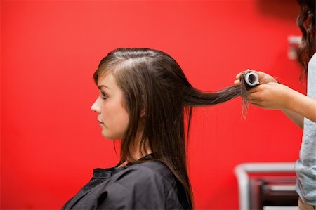 simsearch:400-05677974,k - Young woman having her hair rolled with a curler Foto de stock - Super Valor sin royalties y Suscripción, Código: 400-05677986