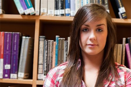 simsearch:614-06719698,k - Cute student posing in a library Photographie de stock - Aubaine LD & Abonnement, Code: 400-05678111