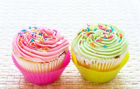 simsearch:400-05316582,k - Fresh vanilla cupcakes in with strawberry and lime icing on woven background Stock Photo - Budget Royalty-Free & Subscription, Code: 400-05678330