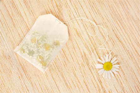 simsearch:400-05678542,k - Bag of chamomile tea over wooden background - concept Foto de stock - Super Valor sin royalties y Suscripción, Código: 400-05678548