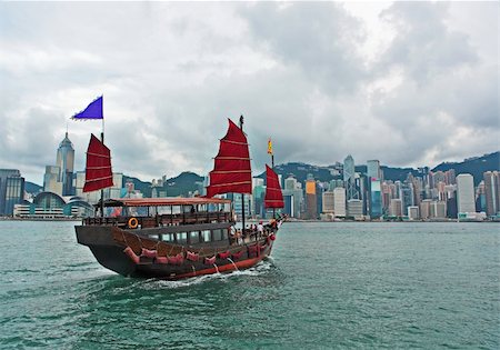 puerto victoria - Hong Kong harbour with tourist junk Photographie de stock - Aubaine LD & Abonnement, Code: 400-05679499