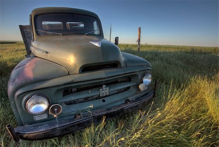 Vintage Farm Trucks Saskatchewan Canada weathered and old Photographie de stock - Aubaine LD & Abonnement, Code: 400-05679787