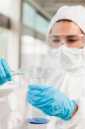 simsearch:400-05670362,k - Portrait of a protected scientist pouring liquid in a laboratory Stock Photo - Budget Royalty-Free & Subscription, Code: 400-05670472