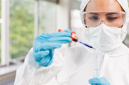 simsearch:400-05670335,k - Protected science student dropping a liquid in a test tube in a laboratory Stockbilder - Microstock & Abonnement, Bildnummer: 400-05670482