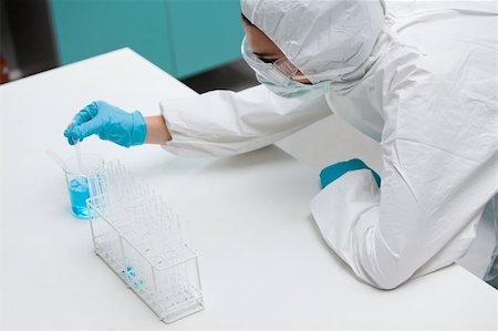 simsearch:400-05669824,k - Protected science student pumping liquid with a pipette in a laboratory Foto de stock - Royalty-Free Super Valor e Assinatura, Número: 400-05670599