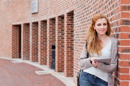 students tablets outside - Student with a tablet computer standing outside a building Stock Photo - Budget Royalty-Free & Subscription, Code: 400-05670712