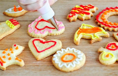 extruded - Decorating homemade shortbread cookies with icing from piping bag Stock Photo - Budget Royalty-Free & Subscription, Code: 400-05670741