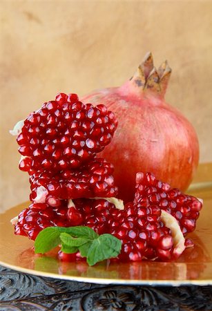 simsearch:400-03930798,k - Pomegranates, whole and cut open Photographie de stock - Aubaine LD & Abonnement, Code: 400-05671023