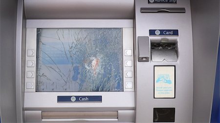simsearch:694-03328550,k - A smashed cash machine, anti social behavior is quite on issue in the UK. Stockbilder - Microstock & Abonnement, Bildnummer: 400-05671393