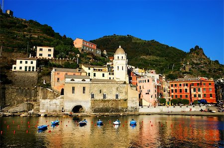 Manarola village, Cinque Terre, Italy Foto de stock - Super Valor sin royalties y Suscripción, Código: 400-05672189