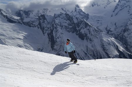 simsearch:400-04922906,k - Snowboarder on ski slope. Ski resort. Caucasus Mountains, Dombay Stockbilder - Microstock & Abonnement, Bildnummer: 400-05672227