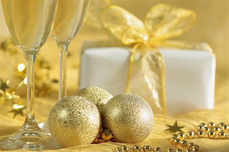 simsearch:400-05082002,k - Christmas gold Photographie de stock - Aubaine LD & Abonnement, Code: 400-05672423