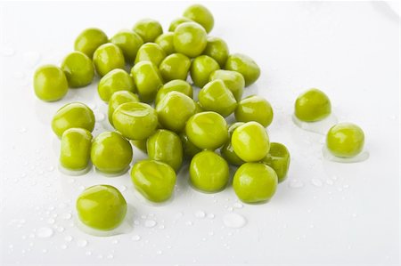 simsearch:400-04393823,k - Group of fresh green peas Stockbilder - Microstock & Abonnement, Bildnummer: 400-05673200