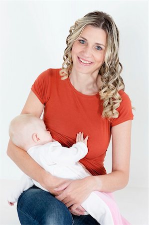 simsearch:400-04563710,k - portrait of mother nursing her baby Foto de stock - Royalty-Free Super Valor e Assinatura, Número: 400-05673796