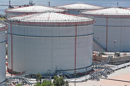 oil storage tanks Fotografie stock - Microstock e Abbonamento, Codice: 400-05684604