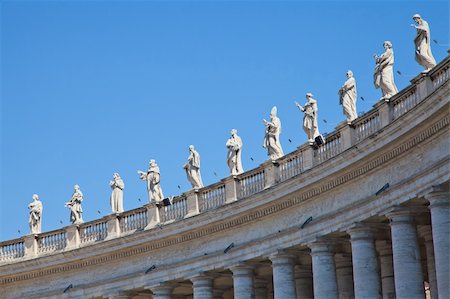 simsearch:400-04747258,k - Statues in St. Peter Square (Rome, Italy) with blue sky background Photographie de stock - Aubaine LD & Abonnement, Code: 400-05684627