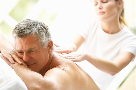 simsearch:400-05686719,k - Middle Aged Man Enjoying Massage Fotografie stock - Microstock e Abbonamento, Codice: 400-05686661