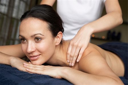 simsearch:400-05686719,k - Young Woman Enjoying Massage Fotografie stock - Microstock e Abbonamento, Codice: 400-05686721