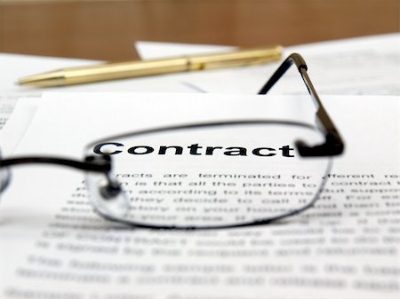 Reading glasses on papers and word "contract"in focus Photographie de stock - Aubaine LD & Abonnement, Code: 400-05687639
