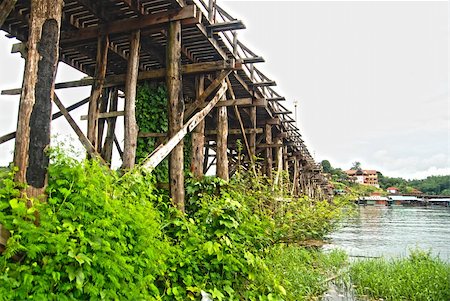 The wood Mon bridge in Sangkhlaburi Kanchanaburi Thailand Fotografie stock - Microstock e Abbonamento, Codice: 400-05688056