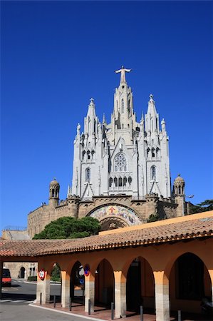 simsearch:700-03069015,k - The Expiatory Temple of the Sacred Heart in Barcelona (Spain) Stockbilder - Microstock & Abonnement, Bildnummer: 400-05688261