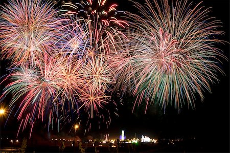 simsearch:400-06477770,k - Panoramic view of fireworks over a fair in the night Photographie de stock - Aubaine LD & Abonnement, Code: 400-05689138
