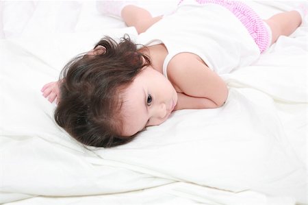 simsearch:400-07088353,k - adorable toddler girl on the bed at home Foto de stock - Royalty-Free Super Valor e Assinatura, Número: 400-05680223