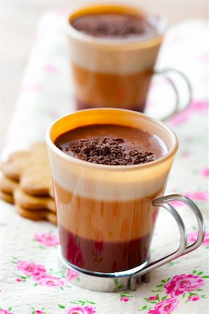 simsearch:400-08338402,k - Close-up of delicious hot chocolate with chocolate sprinkles Foto de stock - Super Valor sin royalties y Suscripción, Código: 400-05680672