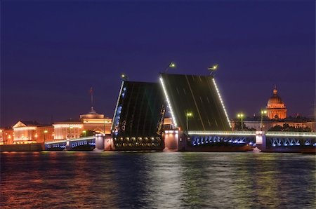 Saint Petersburg, Russia, night view of Drawbridge Dvortsoviy. Stock Photo - Budget Royalty-Free & Subscription, Code: 400-05682267