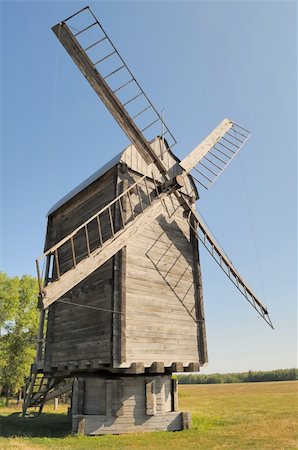 fräsen - Old wooden Windmill against the blue sky. Stockbilder - Microstock & Abonnement, Bildnummer: 400-05682281