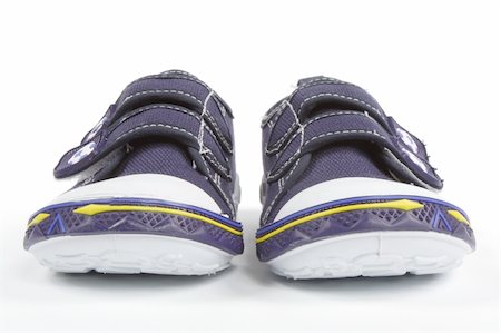 brand new toddler sneakers Stockbilder - Microstock & Abonnement, Bildnummer: 400-05682590