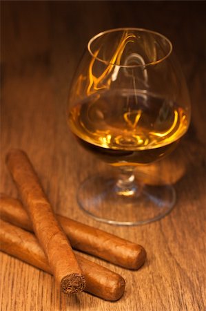 typical havana cigars with pure whisky drink background Photographie de stock - Aubaine LD & Abonnement, Code: 400-05683075