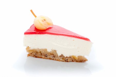 simsearch:400-05056152,k - Cheesecake with red jam isolated on white background Foto de stock - Super Valor sin royalties y Suscripción, Código: 400-05683094