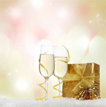 Champagne in two glasses with present and Christmas decoration on  the Christmas background Foto de stock - Super Valor sin royalties y Suscripción, Código: 400-05683261