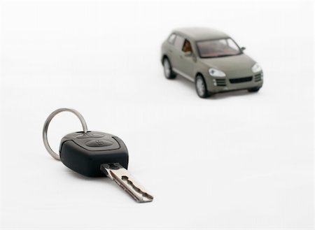 simsearch:400-07445673,k - Car keys and a car in the background. White isolates Photographie de stock - Aubaine LD & Abonnement, Code: 400-05683321