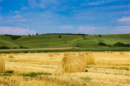 pergamepaper (artist) - circular straw bales Photographie de stock - Aubaine LD & Abonnement, Code: 400-05683864
