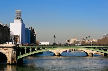 view of a paris bridge Stock Photo - Budget Royalty-Free & Subscription, Code: 400-05683913