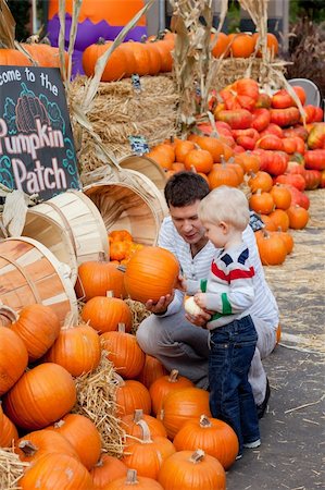 happy father and son at the pumpkin patch Photographie de stock - Aubaine LD & Abonnement, Code: 400-05694095