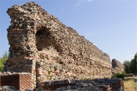 The Wall of  the ancient roman fortress in Hissarya - Bulgaria Foto de stock - Super Valor sin royalties y Suscripción, Código: 400-05694420