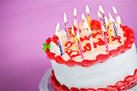 simsearch:400-07462728,k - Birthday cake with burning candles on a plate on pink background Stockbilder - Microstock & Abonnement, Bildnummer: 400-05695714