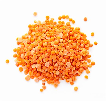 simsearch:400-05672477,k - Heap of raw red lentils isolated on white background Photographie de stock - Aubaine LD & Abonnement, Code: 400-05695758