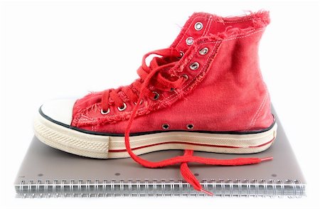 sergioua (artist) - Red shoes on a school notebook. On a white background. Photographie de stock - Aubaine LD & Abonnement, Code: 400-05696351