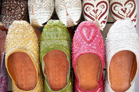 simsearch:693-03313692,k - Dubai,Colourful Slippers In Souk Stock Photo - Budget Royalty-Free & Subscription, Code: 400-05696894