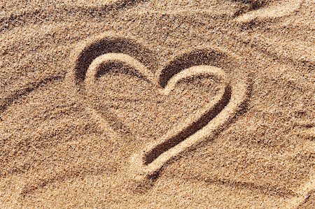 Heart drawn in the sand. Can be used as background Stockbilder - Microstock & Abonnement, Bildnummer: 400-05699576