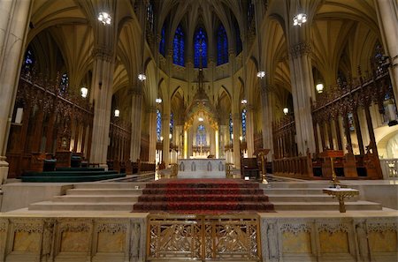 The Interior of Saint Patrick's Cathedral in New York City, a landmark Roman Catholic Cathedral in Manhattan. Foto de stock - Super Valor sin royalties y Suscripción, Código: 400-05690209