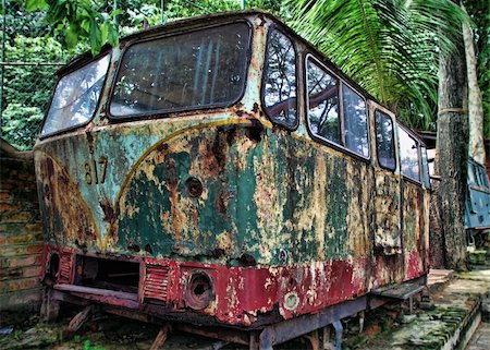 simsearch:400-06069509,k - Abandoned train in Colombo - Sri Lanka Fotografie stock - Microstock e Abbonamento, Codice: 400-05690248